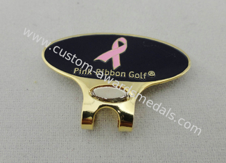 柔らかいエナメルが付いている個人化された真鍮のピンクのリボンのゴルフ帽クリップ、金属クリップ