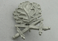 3D 葉形亜鉛合金の記念品のバッジ、霧深いニッケル メッキの十字の剣が付いている記念のバッジ