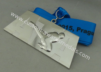 銀製のめっきの専門家が付いている OEM ODM の空手メダル亜鉛合金材料