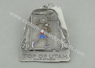 Arcada 湖のトライアスロンのリボン メダル、短いリボンが付いている半分のマラソン メダル