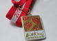 Blokhus のマラソン メダル柔らかいエナメル、金張りと押す銅長く 2 色のリボン