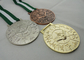 銀および金張り 3D はスポーツ会合、休日、賞のための長いリボンが付いているメダルを遊ばします